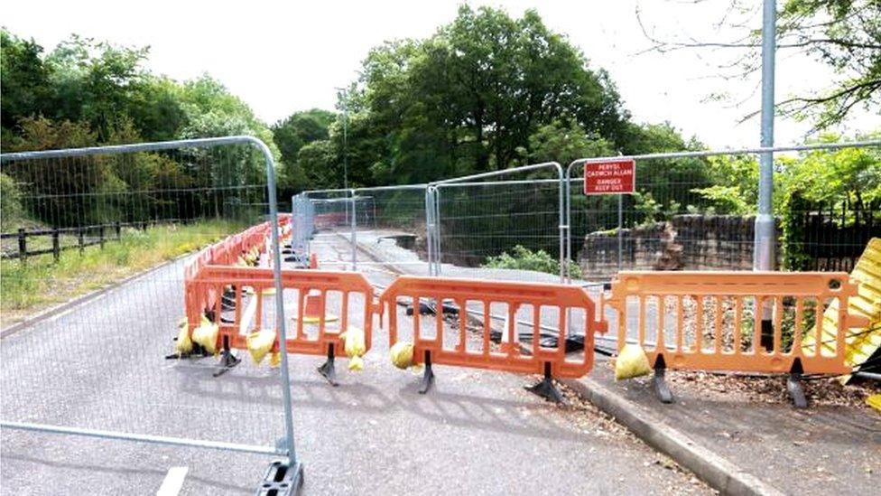 Closed B5605 south of Wrexham