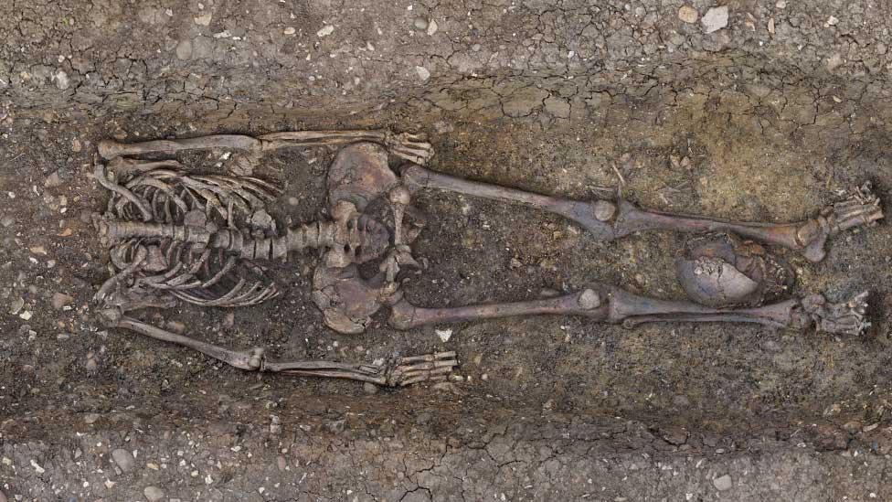 Roman decapitated skeleton, Fleet Marston