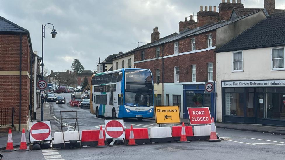 Partial road closure in Devizes remains a year after fire - BBC News