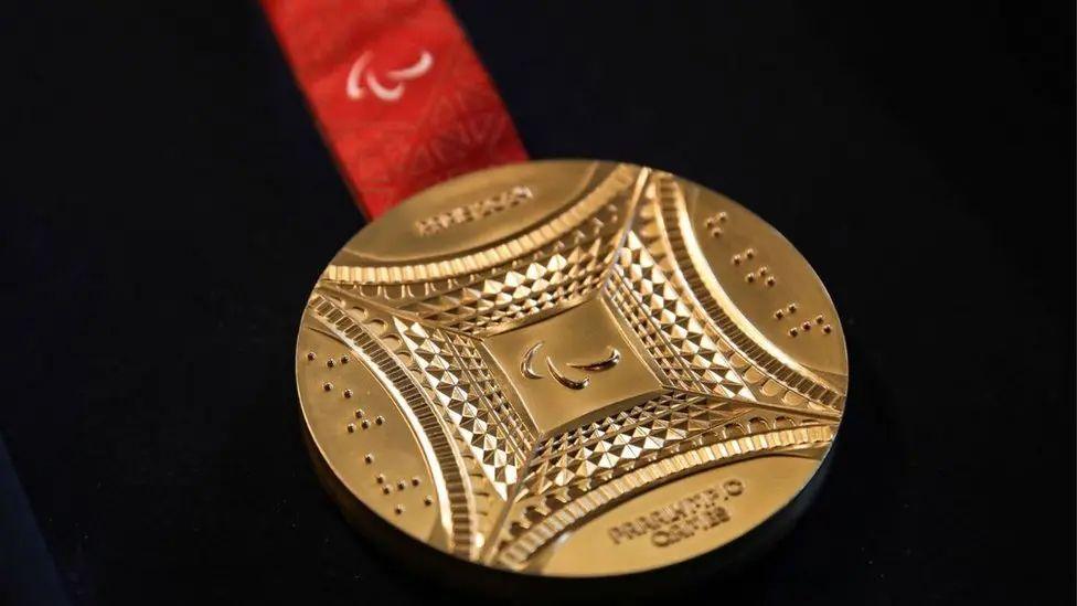 You can see the braille along the sides of the Paralympic medals