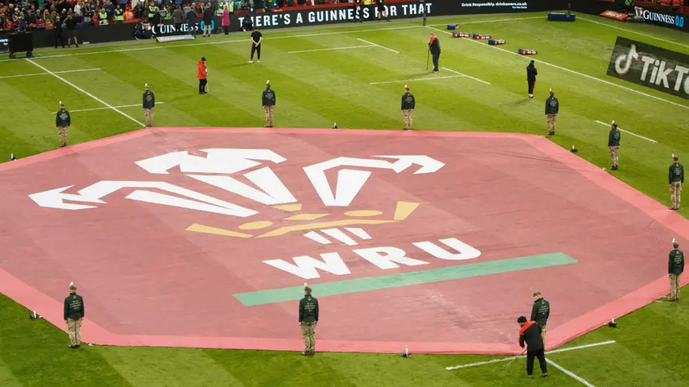 Retraso en la presentación del plan de la WRU para reducir el equipo en las próximas semanas.
