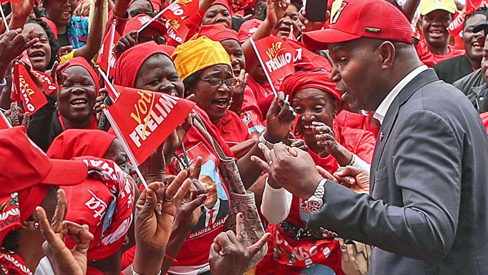 Daniel Chapo (L) at a campaign event at the China Mozambique Cultural Centre in Maputo, Mozambique, 02 October 2024