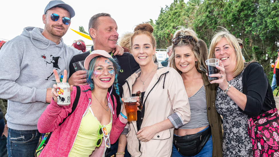 Festivalgoers at the IOW Festival