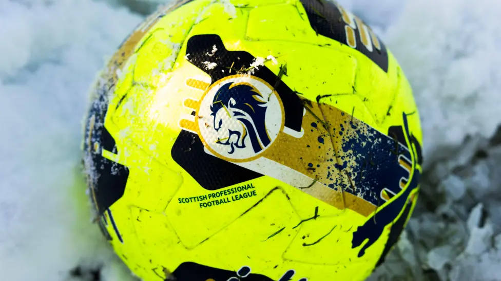 Seis partidos de la SPFL pospuestos por advertencias meteorológicas