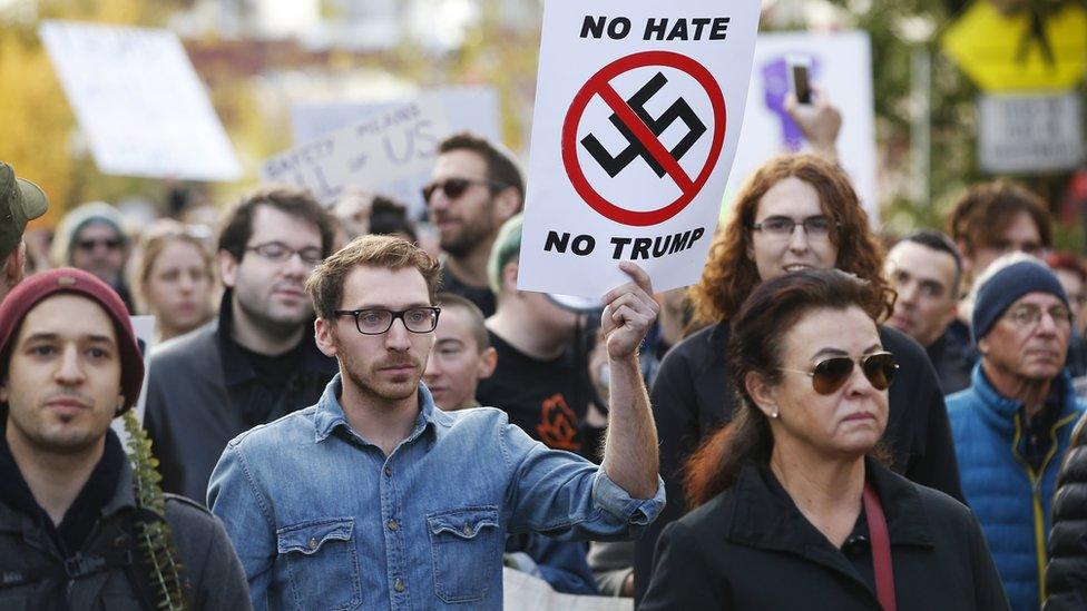 Marchers make their way towards the Tree of Life synagogue three days after a mass shooting in Pittsburgh, Pennsylvania, 30 October 2018