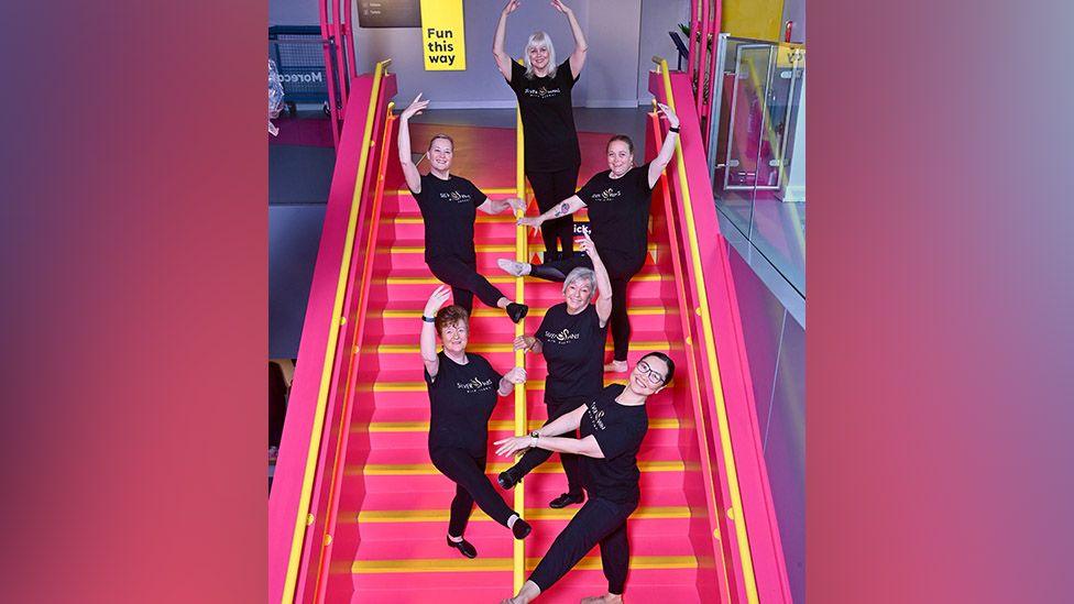 Ballet dancers on the stairs at Showtown museum