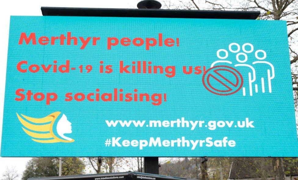 Sign warning 'Merthyr people: Covid-19 is killing us. Stop socialising'