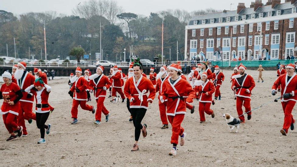 Group of santas running