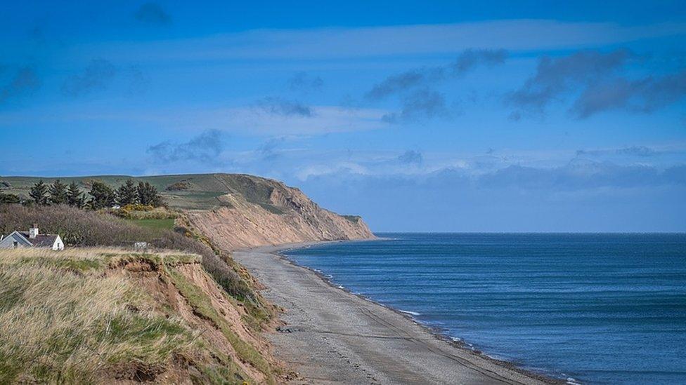 Dog Mills beach, Bride