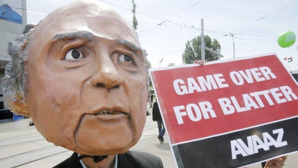 A protester wearing a mask depicting Sepp Blatter in front of the 65th Fifa congress in Zurich (29 May 2015)