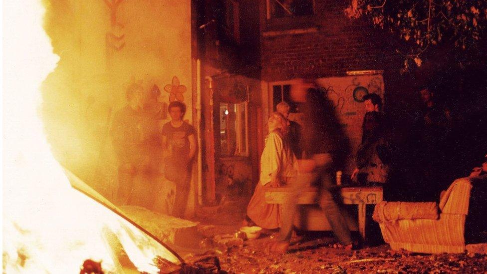 Midsummer bonfire, Lattimore Road, 1987