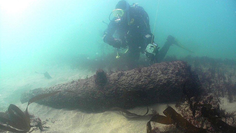 A diver next to the wreck