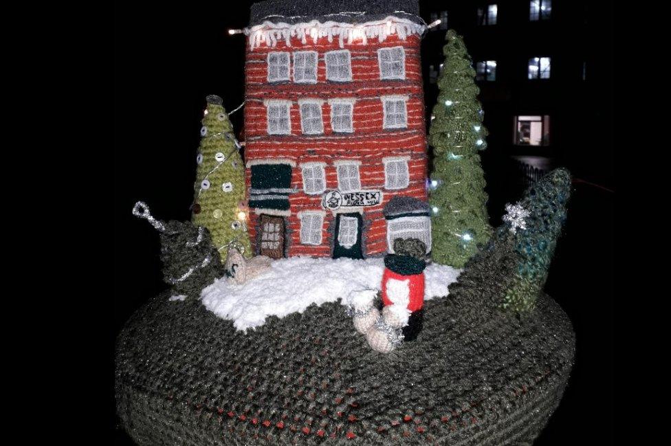 Knitsy of Wantage has created this excellent Christmas topper