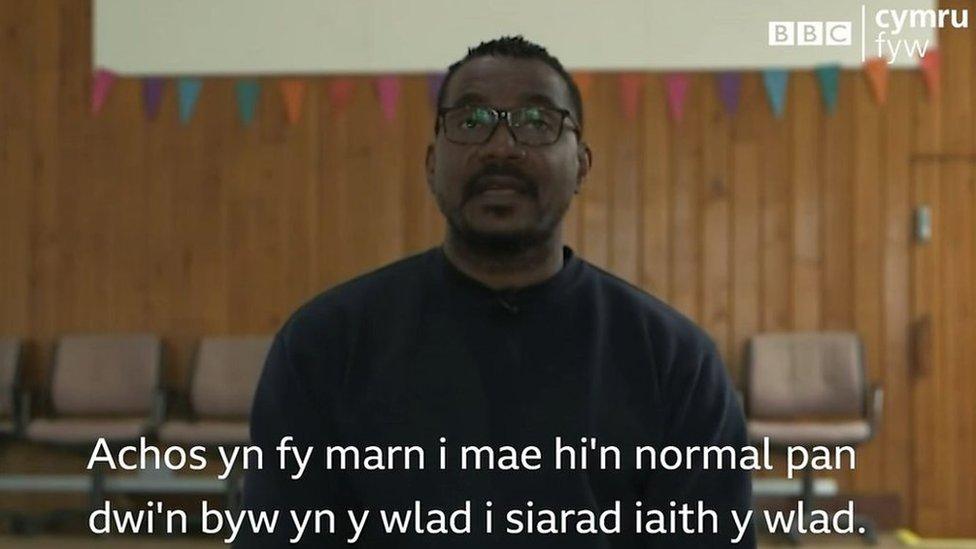 Fideo o Joseph Gnagbo yn trafod dysgu Cymraeg