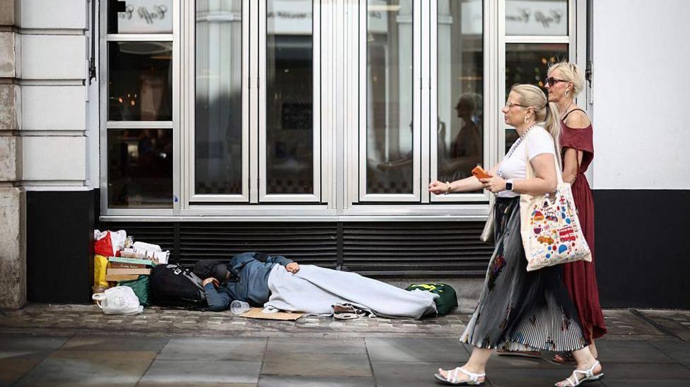 'Everyone in for Christmas' - Burnham unveils rough sleeping plan