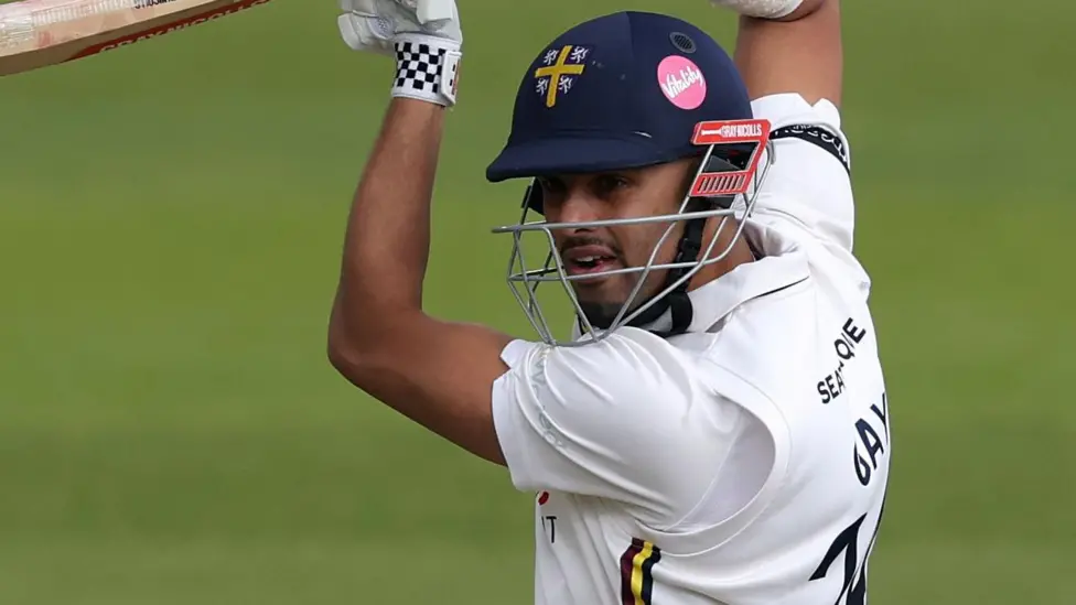 Gay ayuda a Durham a alcanzar los 336 puntos para vencer a Lancashire.