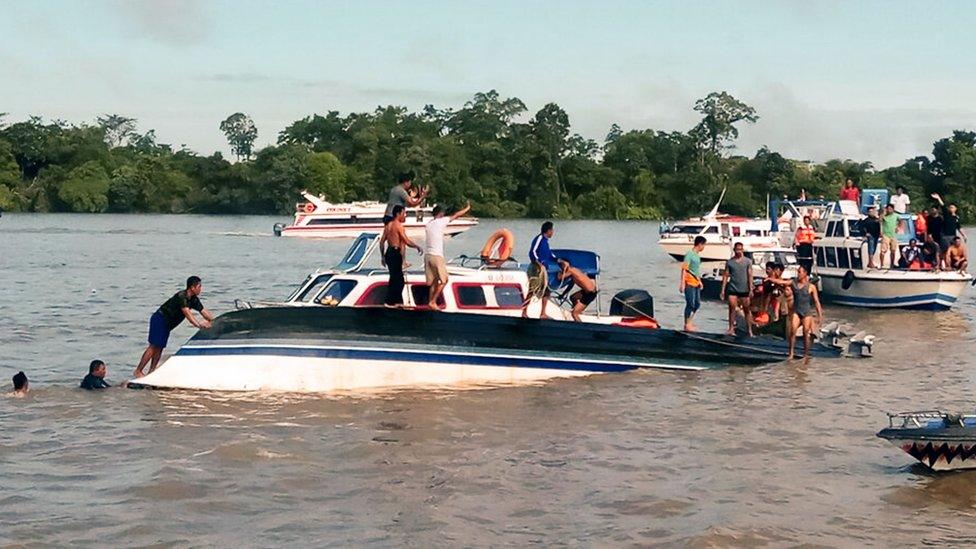 Rescuers help passengers on board a ferry that capsized at Tanjung Selor, North Kalimantan, 1 January 2018