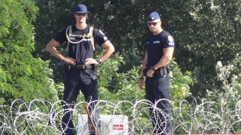 Hungarian police monitor migrants on border with Serbia