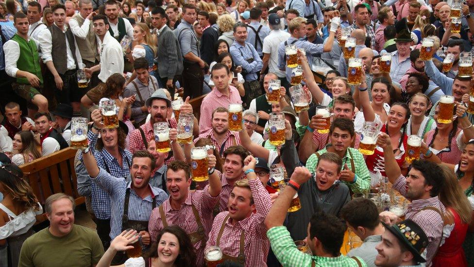 crowds drink beer