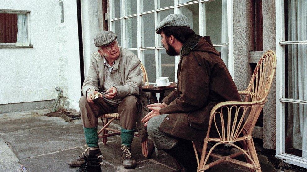 Wainwright in discussion with Eric Robson at the Temperance Hotel