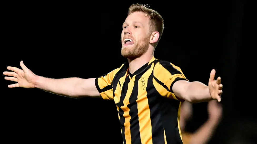 Wimbledon l-a transferat pe atacantul Stockley de la Port Vale