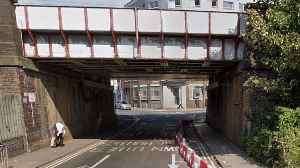 Railway bridge over Old Bedford Road, Luton