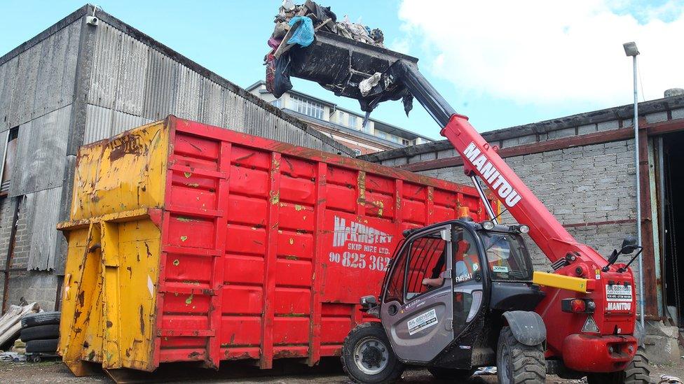 machine clears rubbish