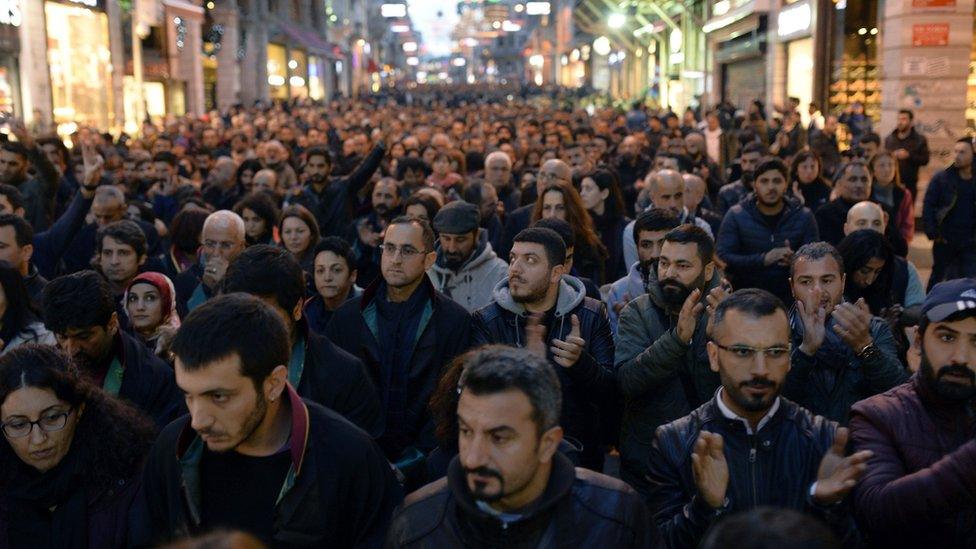 People march to protest the killing of Tahir Elci in Istanbul, Turkey, 28 November 2015