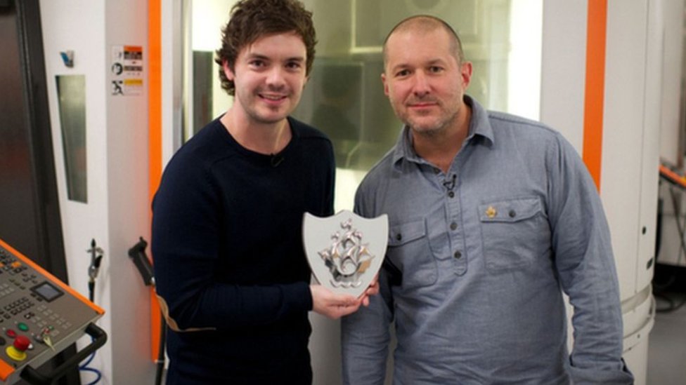 Blue Peter's Barney Harwood presented Jony Ive with a Blue Peter badge in 2013