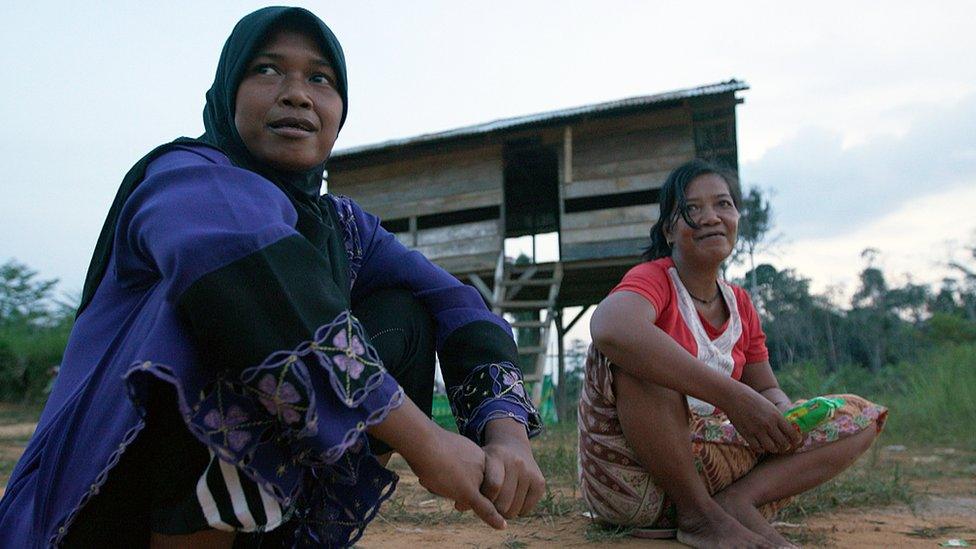 Yusuf's wife (left) and another woman from the tribe