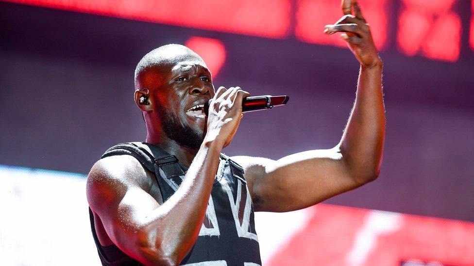 Stormzy-performing.