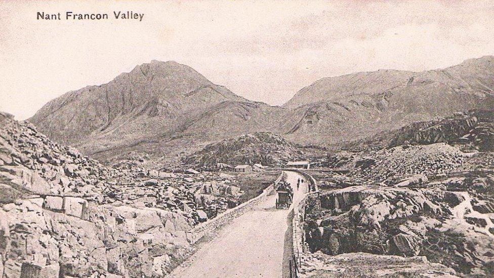 A postcard from 1900-1910 shows a coach and horses at the top of the valley crossing Pont Pen y Benglog and approaching Llyn Ogwen