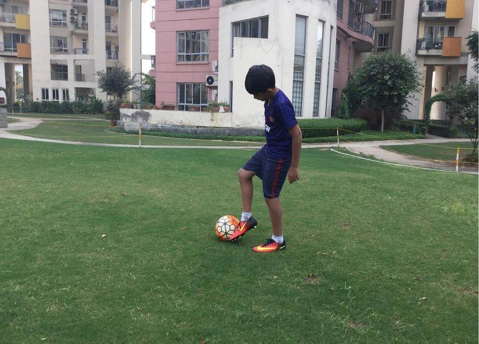 Aryamaan Sen playing football