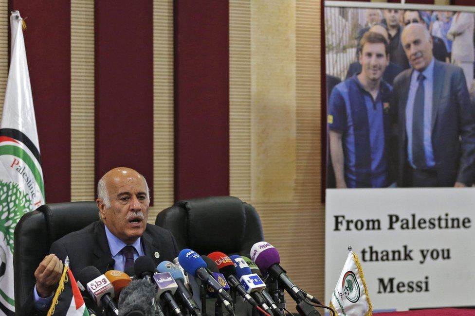 Jibril Rajoub of the Palestinian Football Association speaks to reporters in Ramallah (6 June 2018)