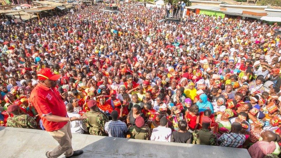 President Uhuru Kenyatta addresses Jubilee Party supporters in Kaloleni area, Kilifi County, Kenya, 10 October 2017