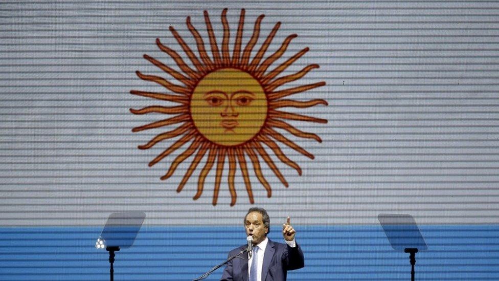 Daniel Scioli speaks at an election rally in Buenos Aires, 22 October 2015