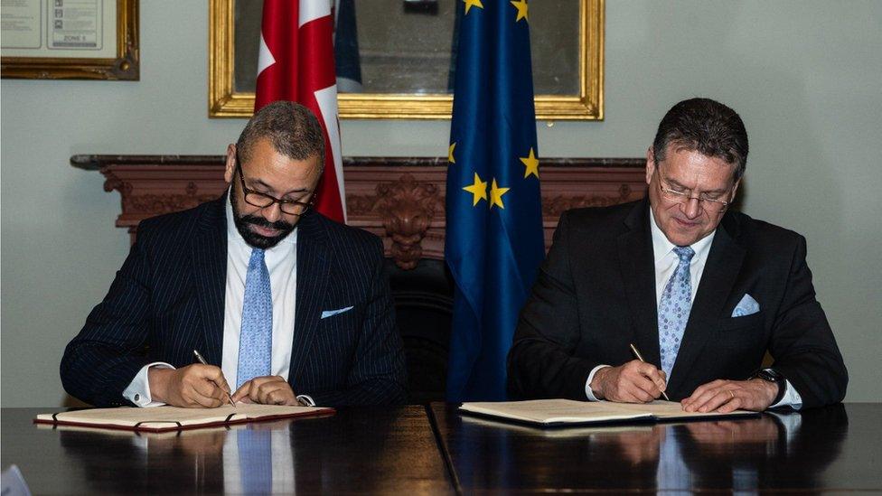 James Cleverly and Maros Sefcovic signing paperwork to ratify the Windsor Framework