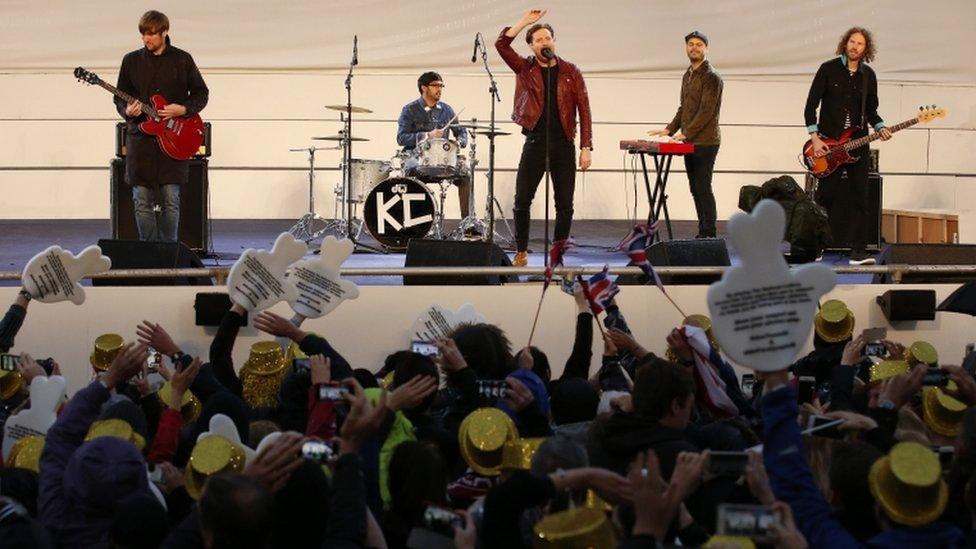 Kaiser Chiefs are performing live to the crowds in Albert Square,