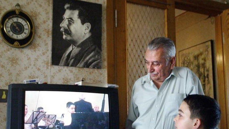 Yevgeny Dzhugashvili with his grandson in Tbilisi (16 June 2006)