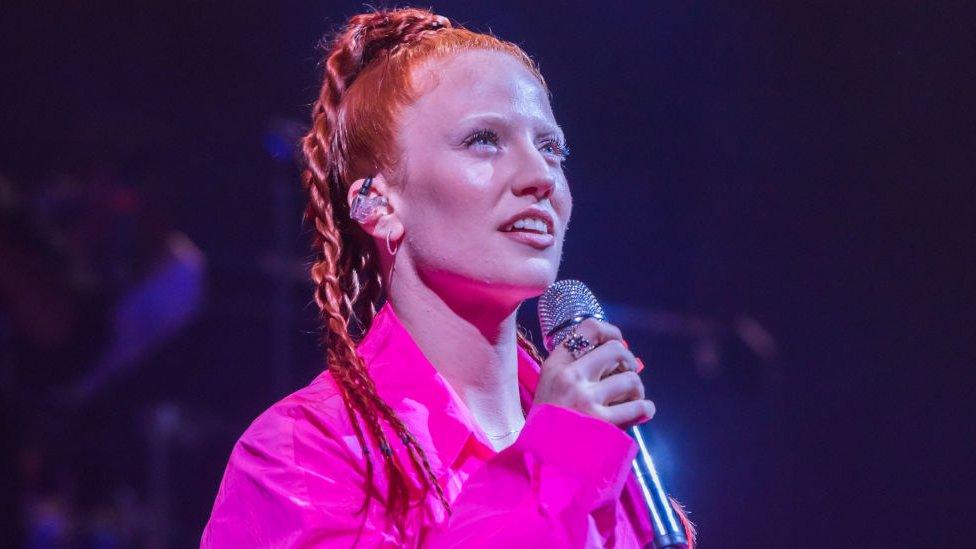 Jess Glynne.