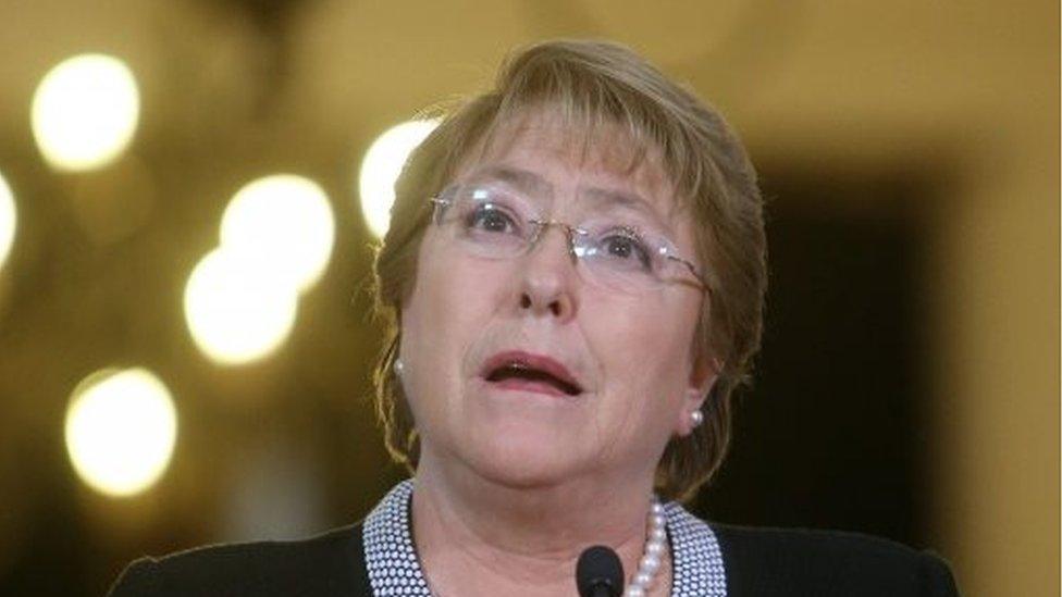 Chilean President Michelle Bachelet addresses a press conference after a meeting with former presidents at the La Moneda Government Palace, in Santiago on 23 September 2015.