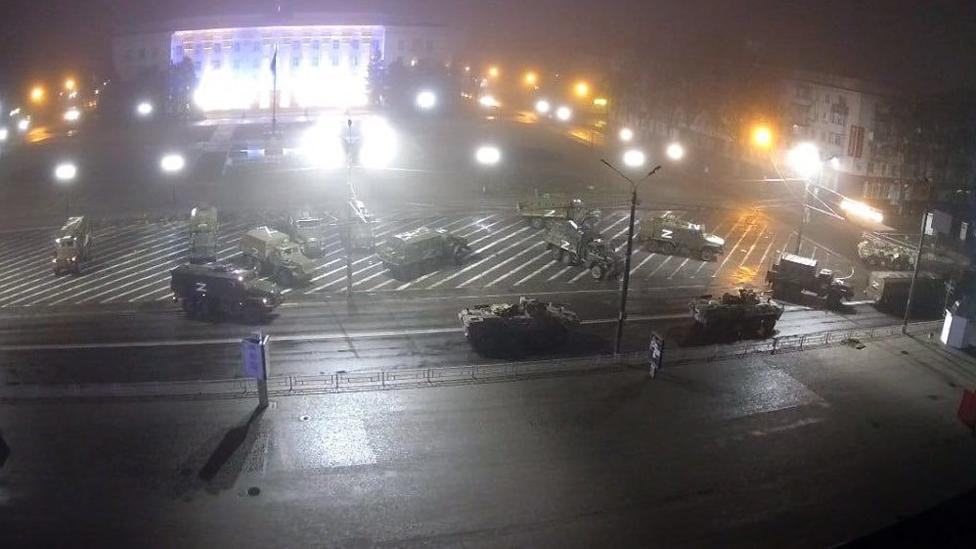 CCTV footage shows Russian combat vehicles on the central square of Kherson in the southern Ukraine. Photo: 2 March 2022