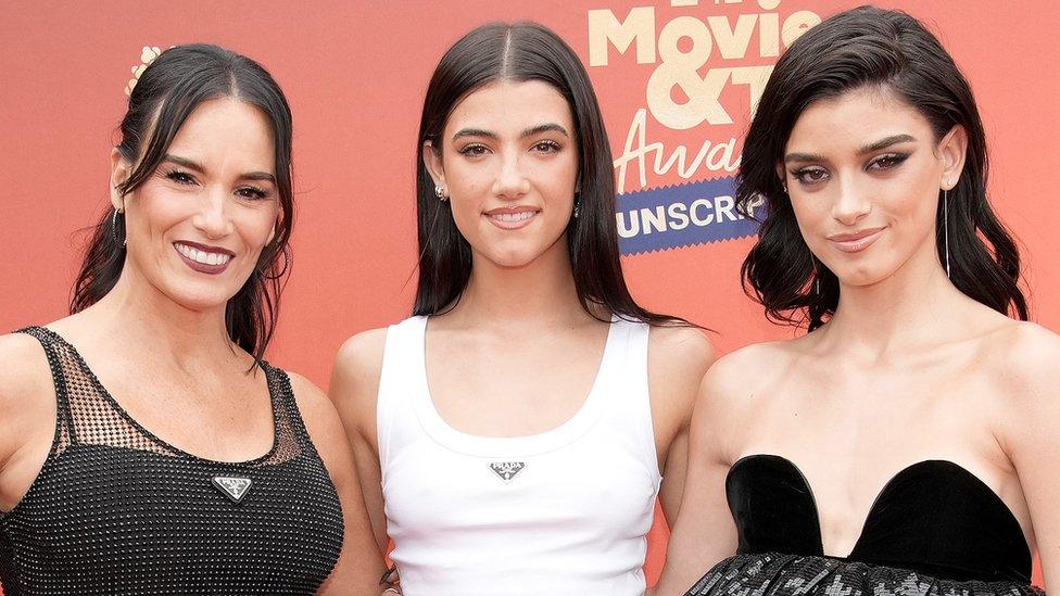 charli with mum heidi and sister dixie at the MTV Movie and TV Awards