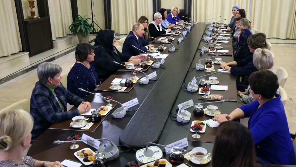 Russian President Vladimir Putin (centre left) participates in a meeting mothers of Russia's servicemen fighting in Ukraine at the Novo-Ogaryovo state residence, outside Moscow. Photo: 25 November 2022