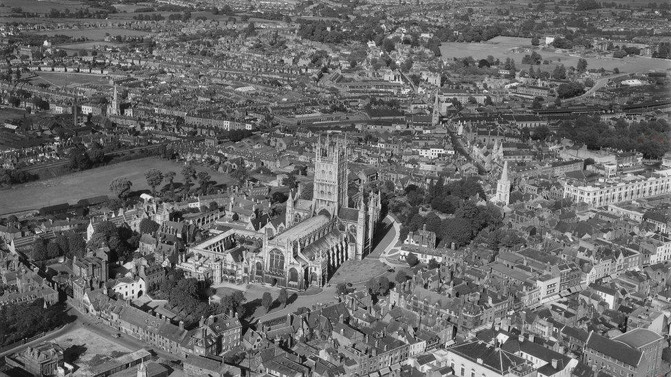 Black and white aerial photograph of Gloucester Cathedral