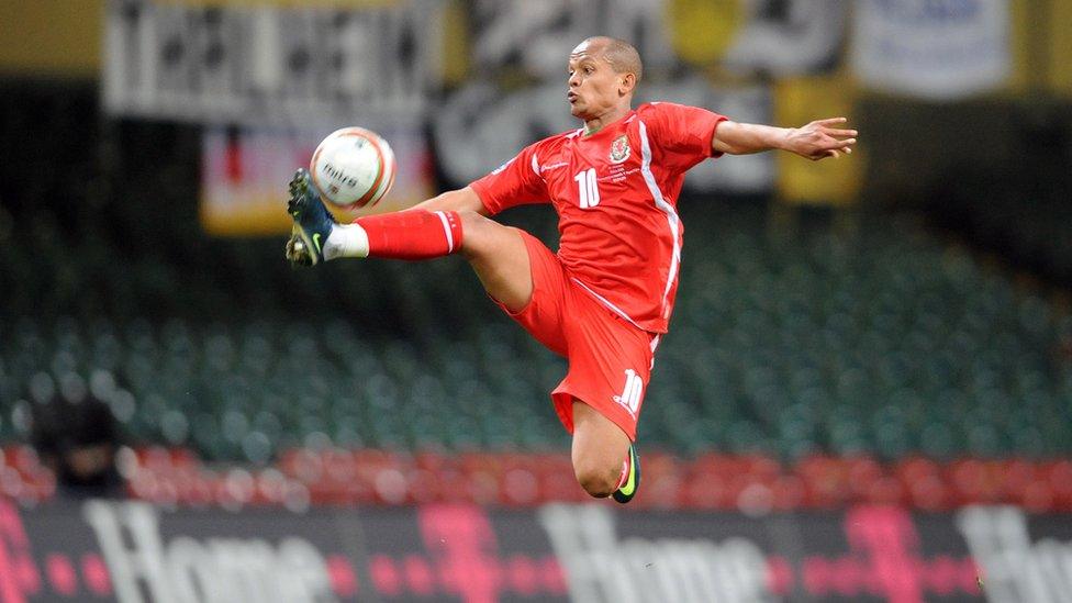 Robert Earnshaw playing for Wales