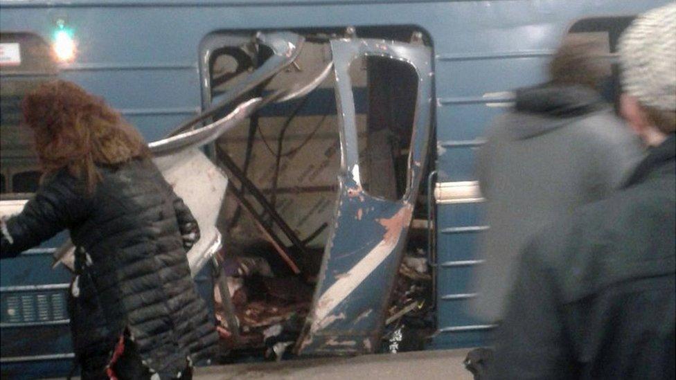 Wrecked metro train in St Petersburg, 3 Apr 17