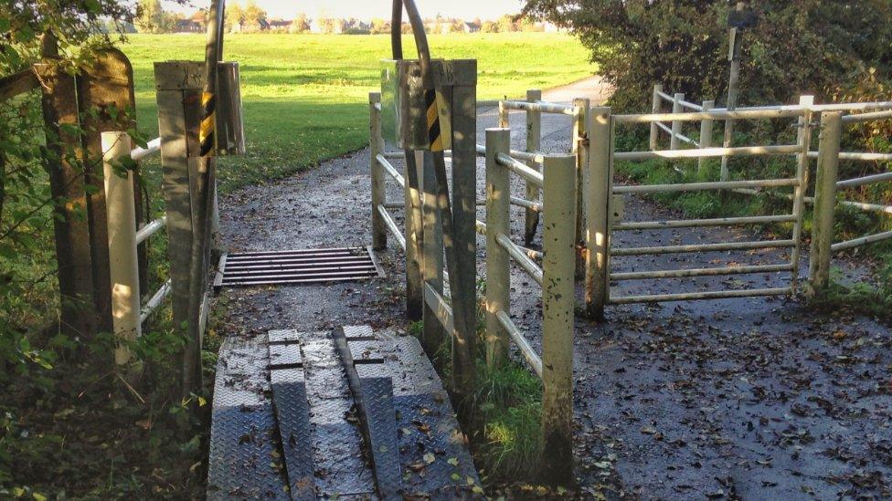 Barriers at Hob Moor