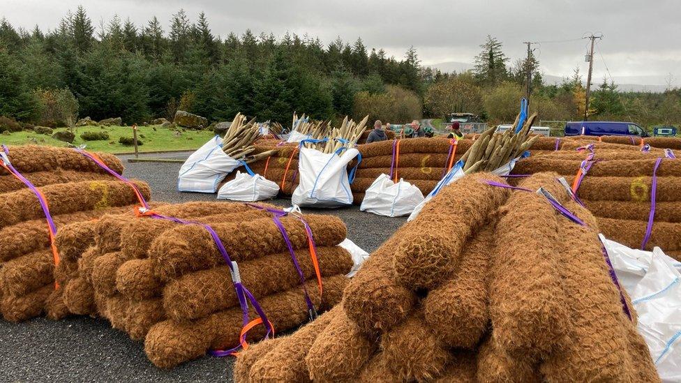 logs made from coconut fibres