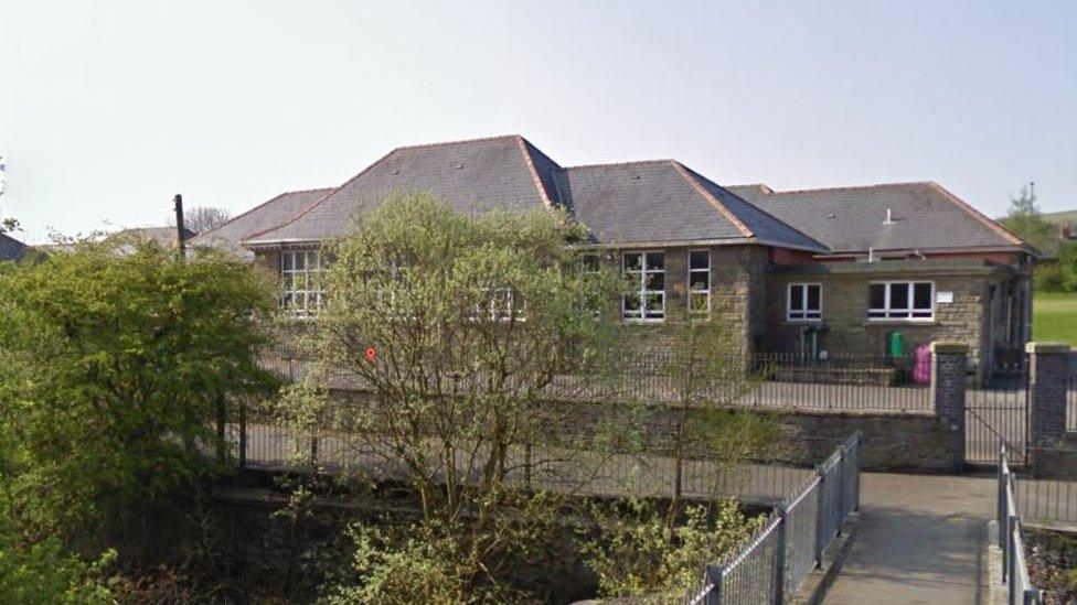 Ysgol Gynradd Glanhywi Tredegar